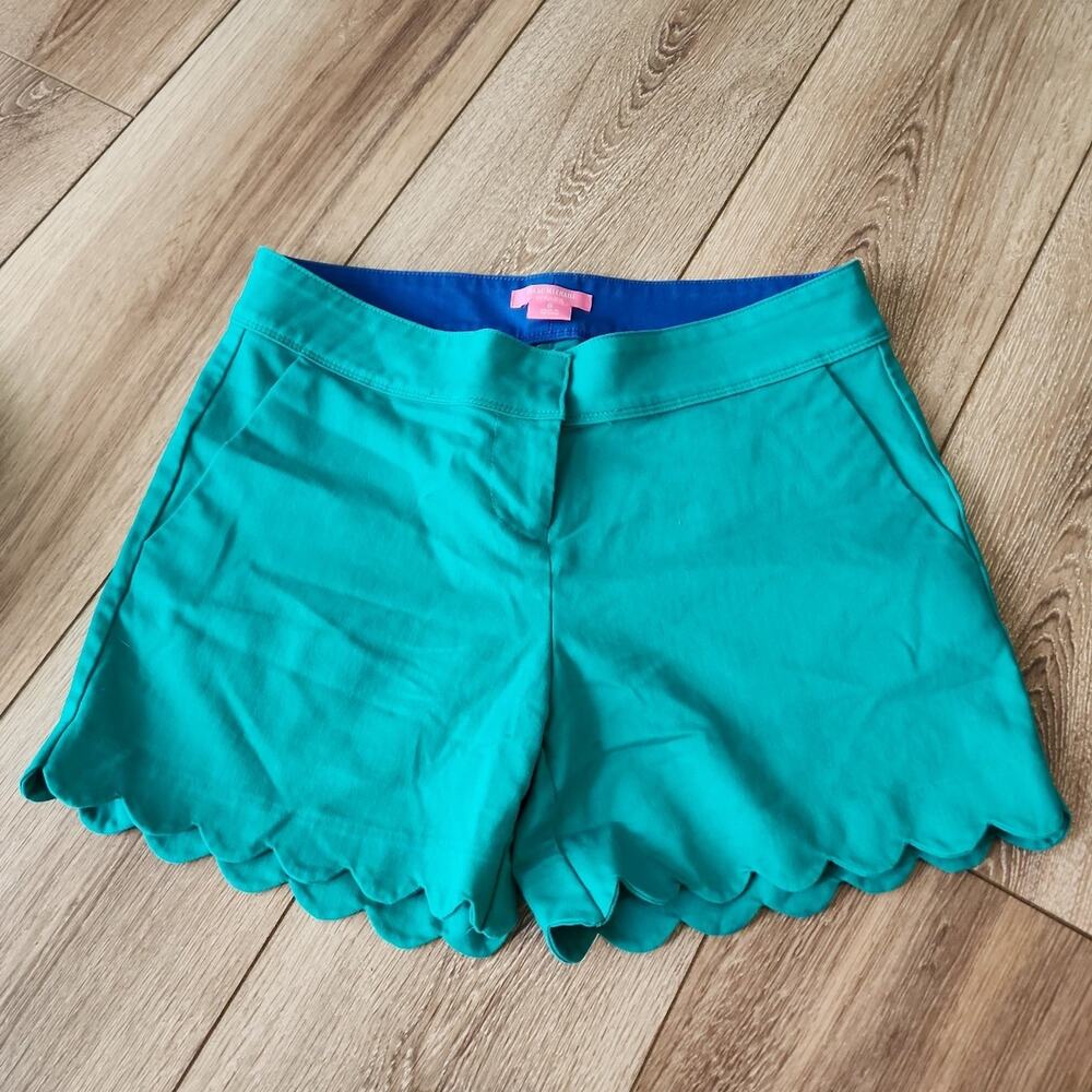 Womens Issac Mizrahi Scallop Shorts - 6